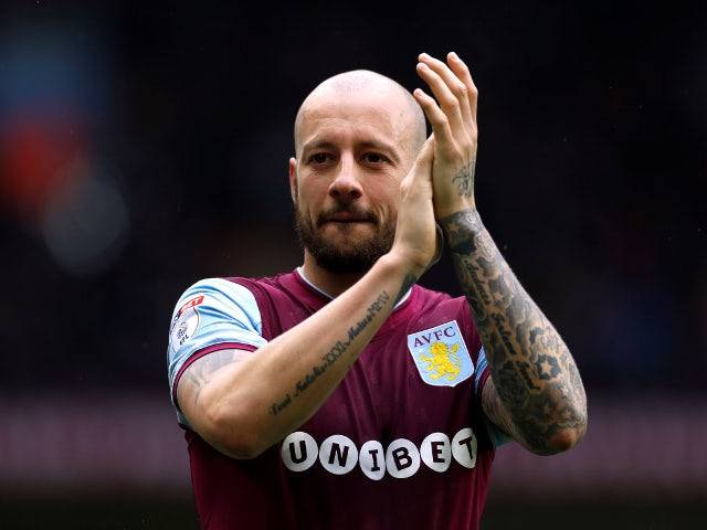 Alan Hutton insists Rangers can deny Celtic tenth title in a row Alan Hutton insists Rangers can deny Celtic tenth title in a row