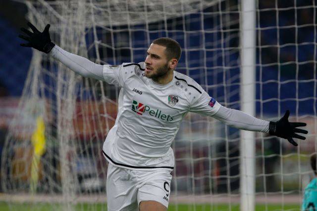 Bundesliga giants linked with move for Celtic target Shon Weissman Bundesliga giants linked with move for Celtic target Shon Weissman