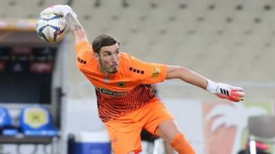 Barkas’ first day as Lennon says new signing has “got a good presence, good size and he’s very composed” Barkas’ first day as Lennon says new signing has “got a good presence, good size and he’s very composed”