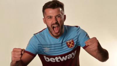 Breaking Report As Celtic’s Top Target Ajeti Spotted Arriving From Private Jet Breaking Report As Celtic’s Top Target Ajeti Spotted Arriving From Private Jet