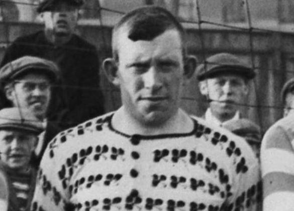 Just how many Shamrocks were on Celtic keeper John Mulrooney’s jersey? Just how many Shamrocks were on Celtic keeper John Mulrooney’s jersey?