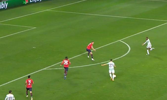 Video: Celtic take the lead against Lille after a fantastic strike from distance from Elyounoussi Video: Celtic take the lead against Lille after a fantastic strike from distance from Elyounoussi