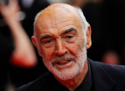 Meeting Sean Connery while working as a waitress at the Balmoral hotel Meeting Sean Connery while working as a waitress at the Balmoral hotel