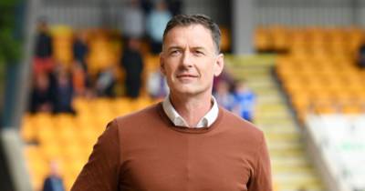 Chris Sutton baffled by Celtic’s odd decision to stick with Neil Lennon Chris Sutton baffled by Celtic’s odd decision to stick with Neil Lennon