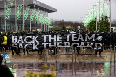 ‘Back the team, sack the board’ – Celtic fans protest ahead of Kilmarnock match ‘Back the team, sack the board’ – Celtic fans protest ahead of Kilmarnock match