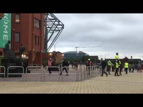 Celtic TEAM BUS ARRIVES | Celtic v Raith Rovers Celtic TEAM BUS ARRIVES | Celtic v Raith Rovers