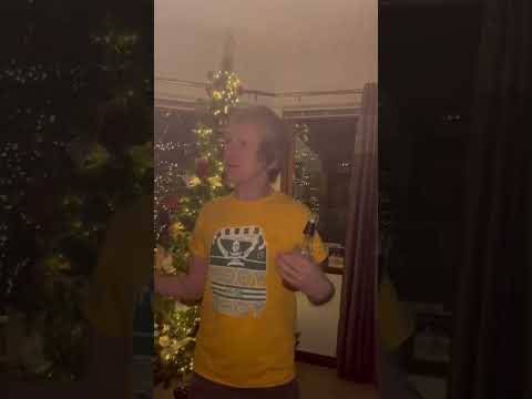 Merry Xmas! No Bus tonight but back soon! Cheers to you all and of course to #aaronmooy