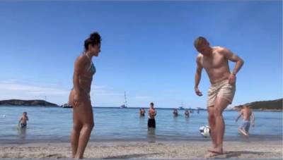 Video: Starfelt and Jacynta Playing Football on the Beach Video: Starfelt and Jacynta Playing Football on the Beach