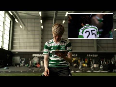 “I will never get bored of watching this!” | Kyogo reacts to Nakamura’s Free-Kick against Man United