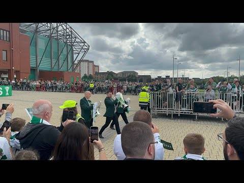 Celtic Team Bus Arriving Before the First Game of the Season (Celtic V Ross County)!!!!