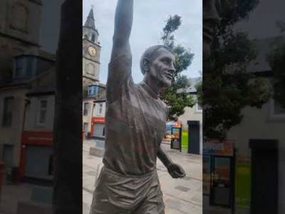 Wee trip out to see the Bobby Lennox statue in Saltcoats! #saltcoats #lisbonlions #celticfc