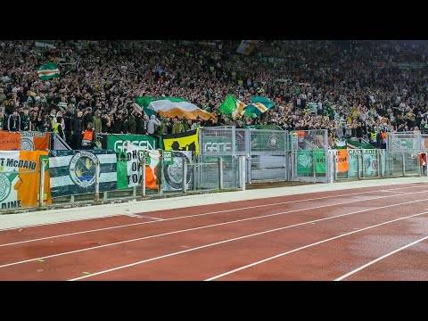 Celtic Fans Signing Papa Francisco in Rome