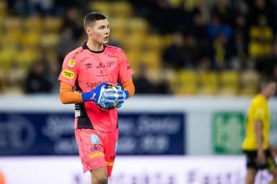 Fabrizio Romano confirms bids for Celtic-linked goalkeeper Fabrizio Romano confirms bids for Celtic-linked goalkeeper