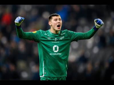 Is Valdimarsson the answer for Celtic? Do we in fact need to sign 2 goalkeepers?