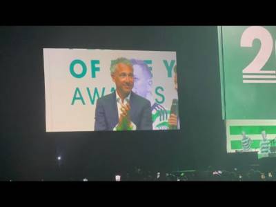 HENRIK LARSSON ALMOST BREAKS DOWN AFTER RECEIVING AWARD 20th CELTIC PLAYER OF TH YEAR AWARDS!!!