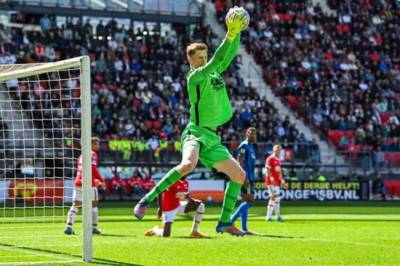 Celtic in talks as frontrunner emerges for Joe Hart replacement