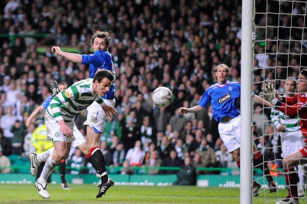 Incredible fan footage of Vennegoor of Hesselink’s winner against Rangers