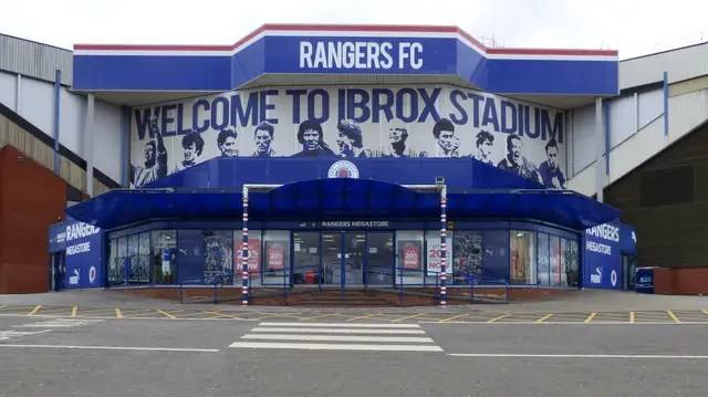 Motherwell crank up the heat on Rangers ahead of first Hampden game as Celtic fans watch on