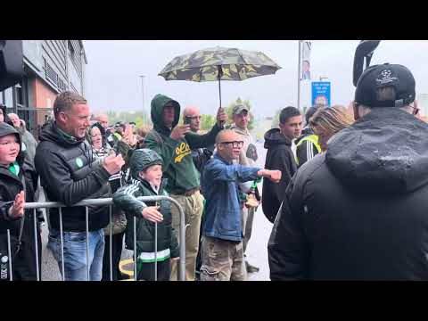 CELTIC TEAM BUS ARRIVING BEFORE THE ST MIRREN v CELTIC GAME!!!