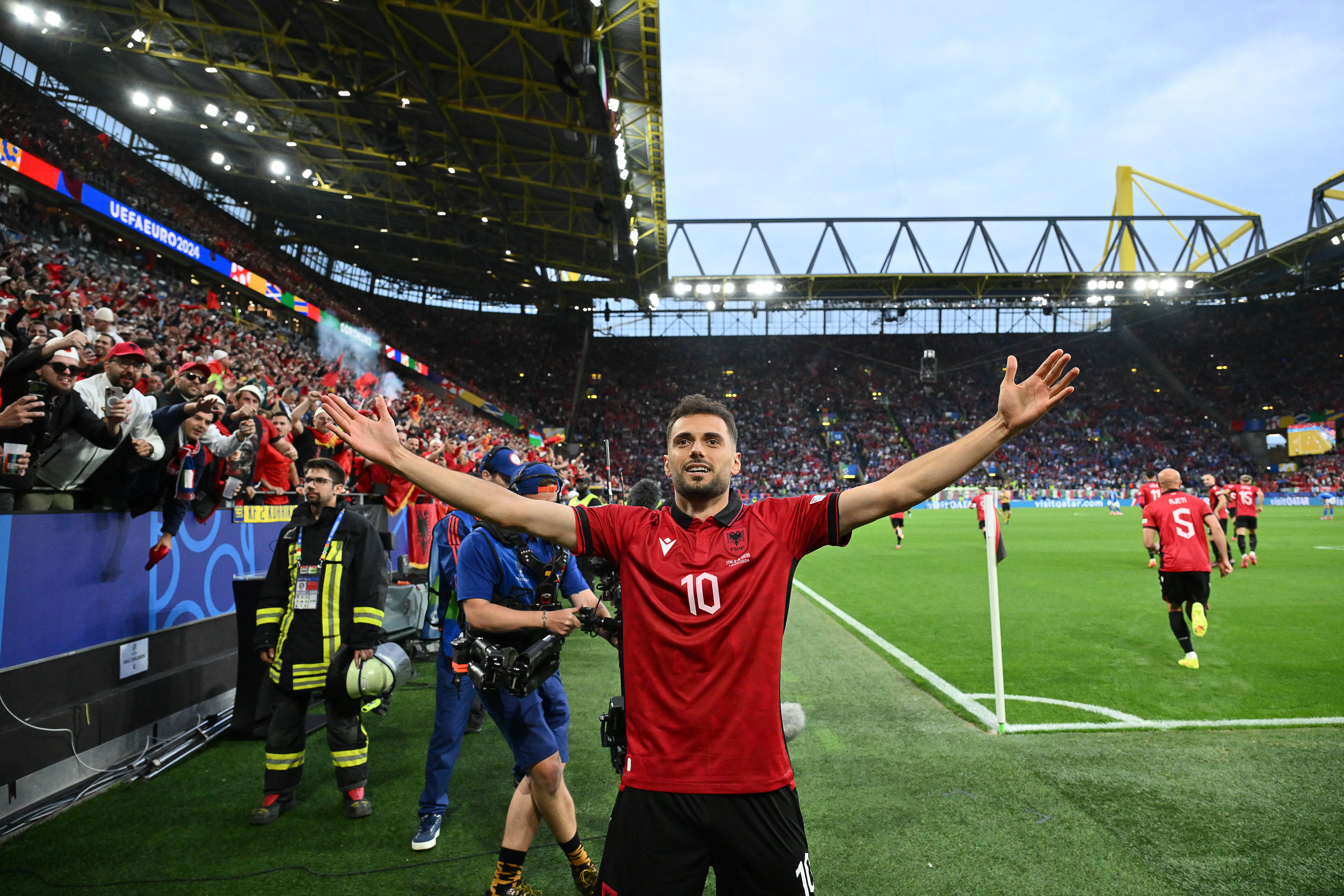 Celtic eye £20m trio, Rangers move for attacker and defender, Scotland striker sold for £1.5m &ndash; transfer news