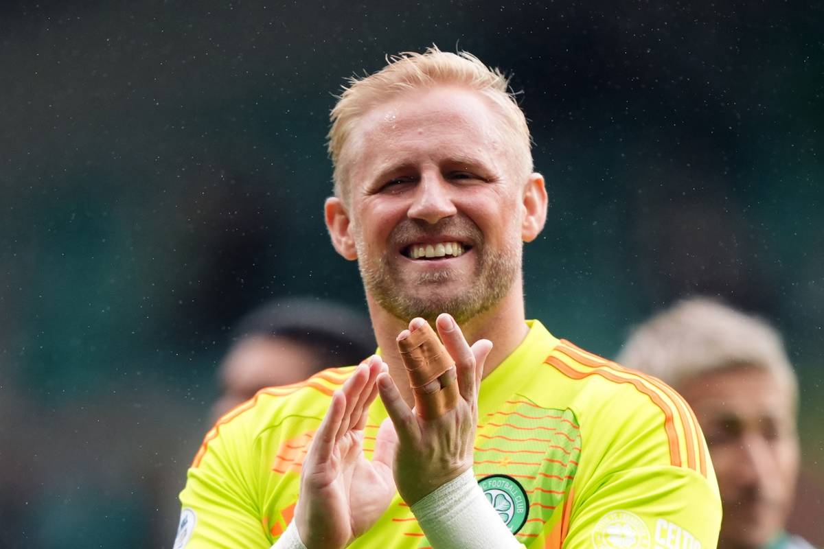 Moment Celtic star Kasper Schmeichel is applauded by Falkirk fans after ...