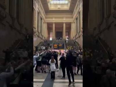 Celtic Fans Takeover Milan Station After #Atalanta Game #celticfc #championsleague #football #celtic