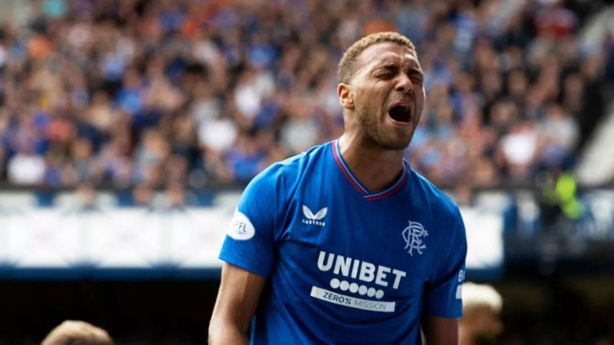 â€œUtterly Embarrassing!â€, â€œThoroughly Sick Of Him!â€- Ibrox Fans Turn On Diving Dessers