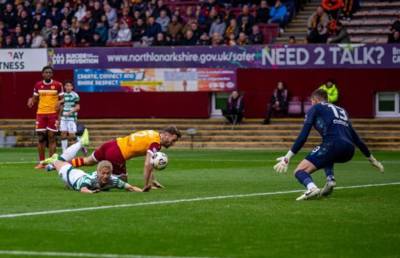 Former top Scottish referee says Celtic shouldâ€™ve had penalty at Fir Park