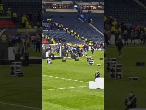 #celticfans Sing Haha As Rangers Players Collect Loser Medals #celticfc #celtic #rangersfc #football
