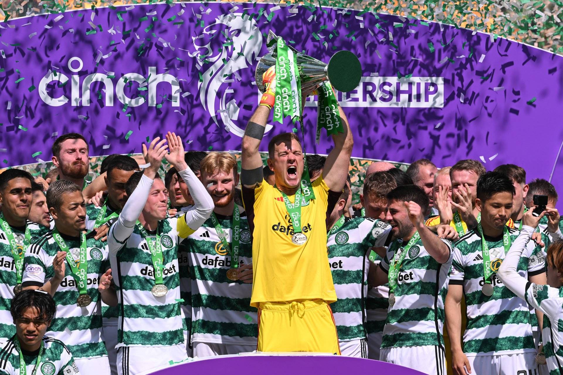 Alan Brazil lauds Joe Hart’s physique post-retirement, with brilliant Celtic trophy message