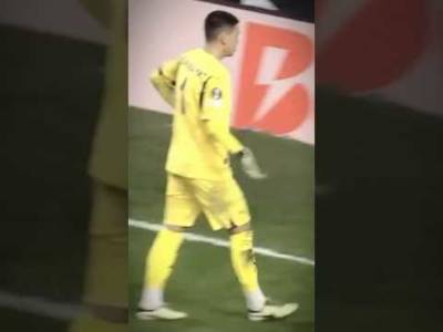 Fenerbahce GK Survives MISSILES Raining Down at Ibrox