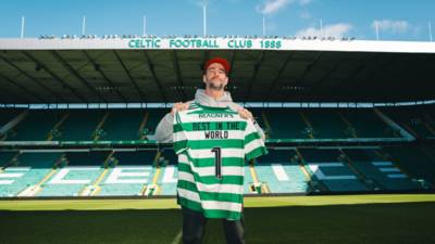 WWE superstar CM Punk enjoys a visit to Paradise
