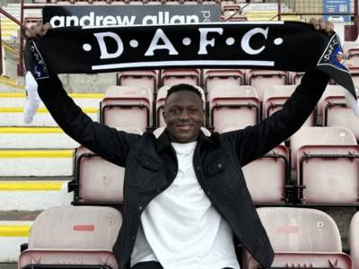 Video: Former Celtic hero given warm welcome on his return to Scottish Football