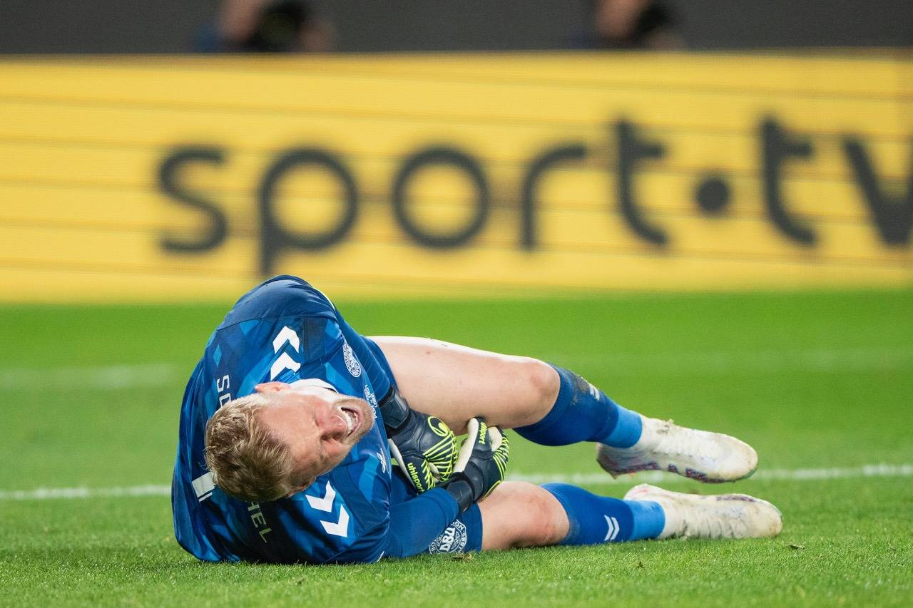 Kasper Schmeichel defended by teammate following ‘disgusting’ attack