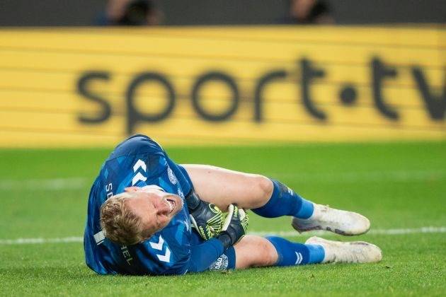 ‘Five to six weeks’ – Rodgers delivers Schmeichel injury timeline