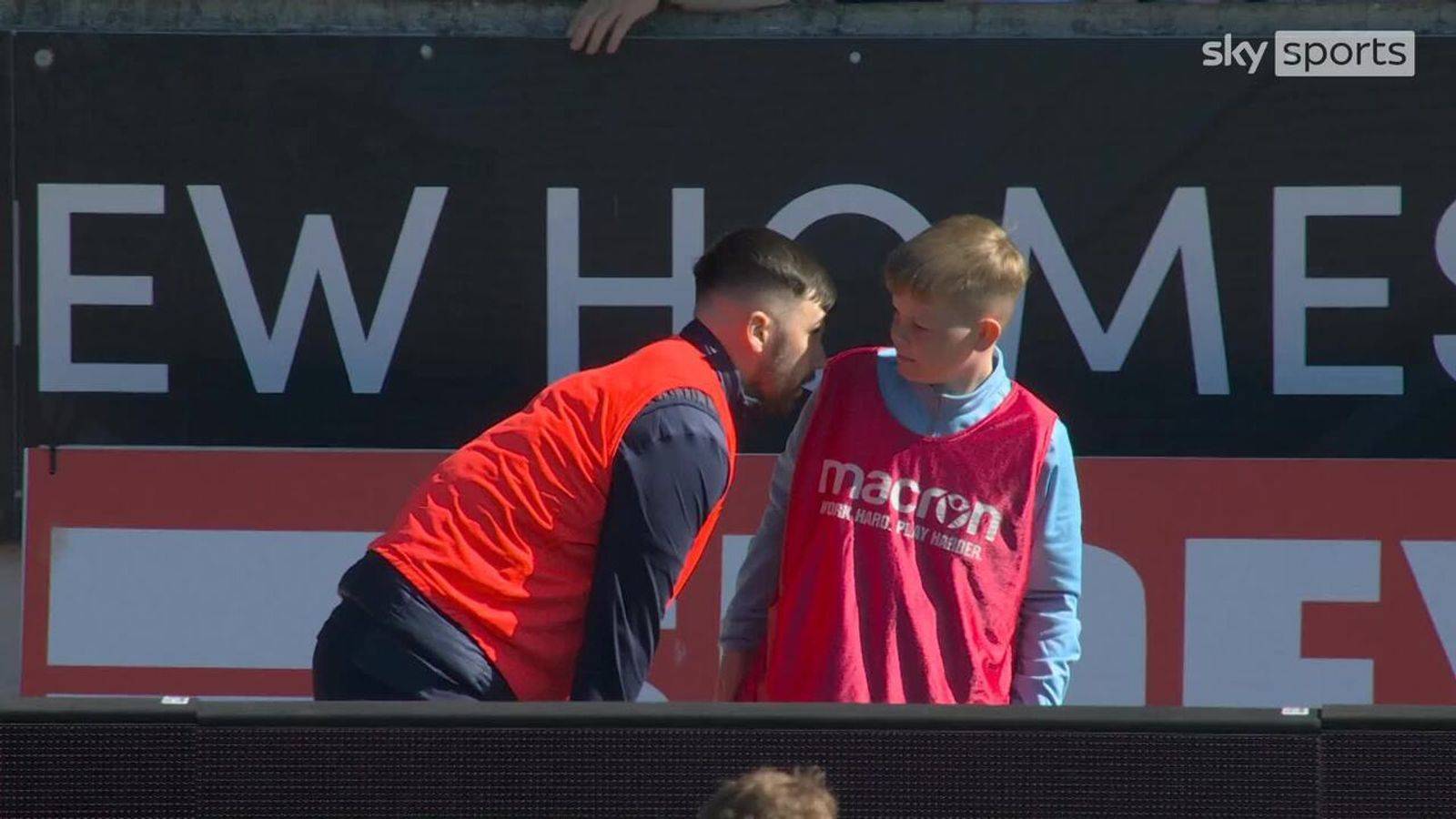 Ballboys under instruction? as St Johnstone defend lead against Celtic