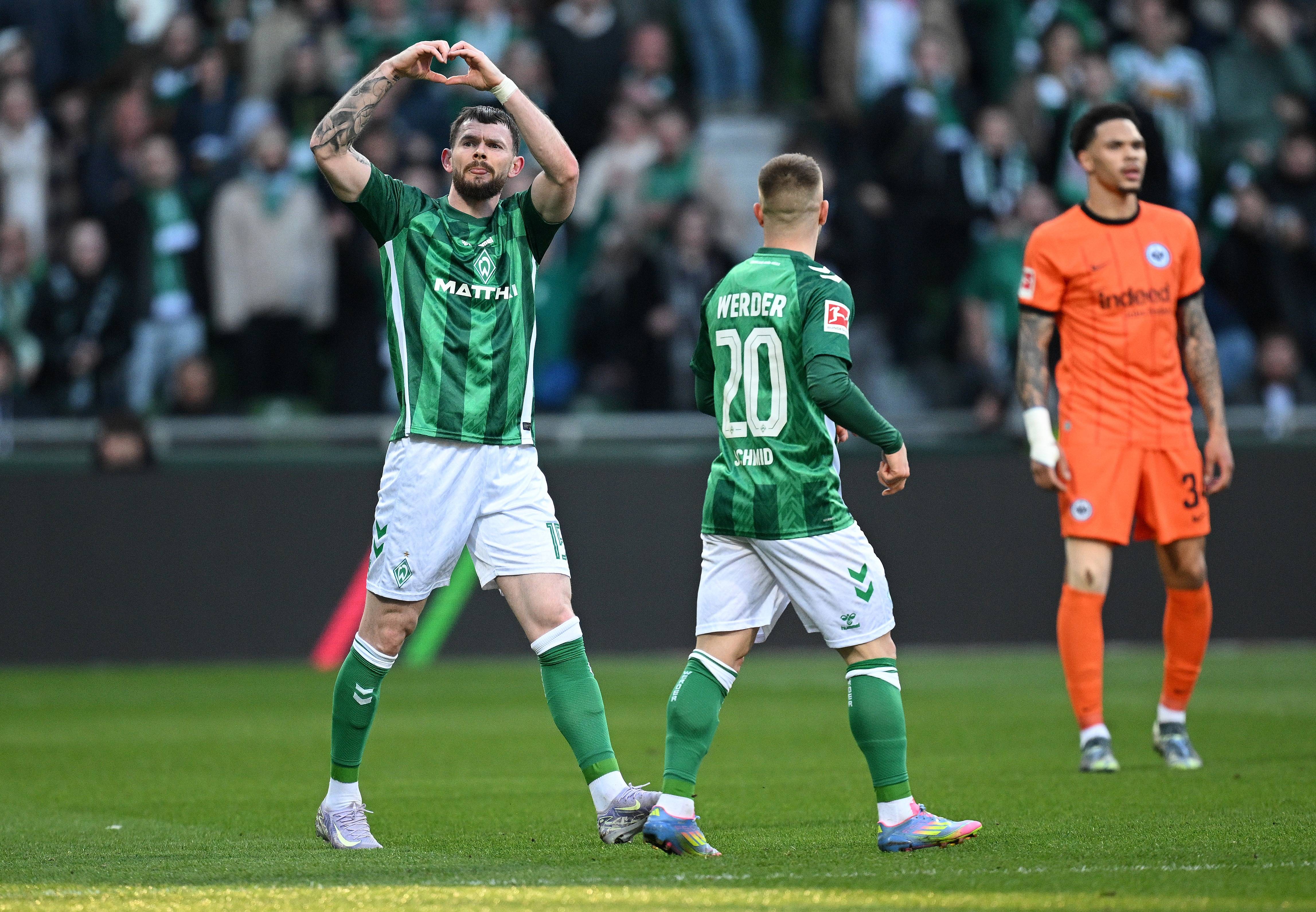 Ex Celtic star who brings ‘physicality and speed’ set for new deal, former Rangers boss touted for Feyenoord return