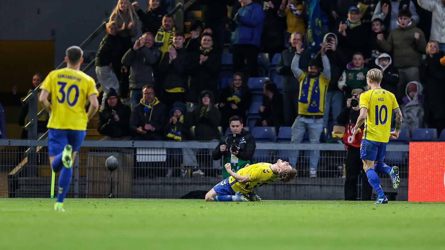 Celtic Told Transfer Target Could Match Henrik Larsson