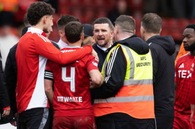 ‘An embarrassment’ ‘chest-beater’- Chris Sutton calls out brogues boss Ferguson