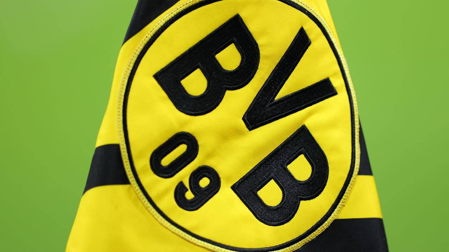 Borussia Dortmund open talks to sign Celtic flop