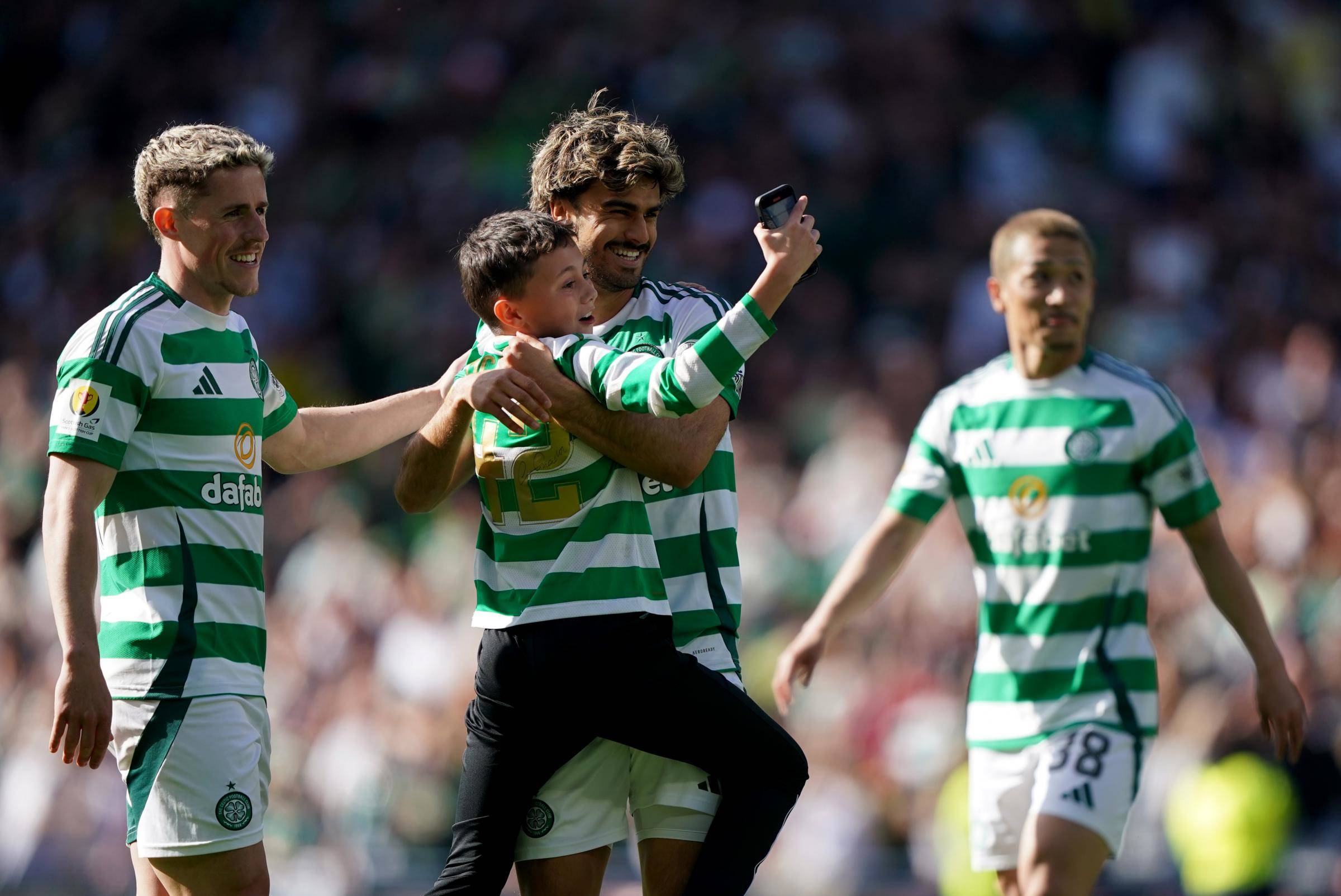 Jota loves surprise moment with Celtic supporter as he lauds ‘humble’ teammate