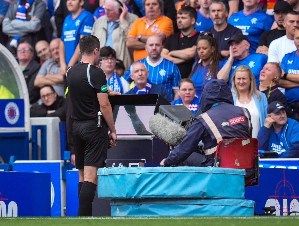 Dundee United v Celtic – Don Robertson gets whistle, Greg Aitken on VAR