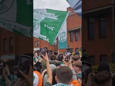 MAEDA Title Celebrations Outside Celtic Park #celticfc #celticfans #spfl