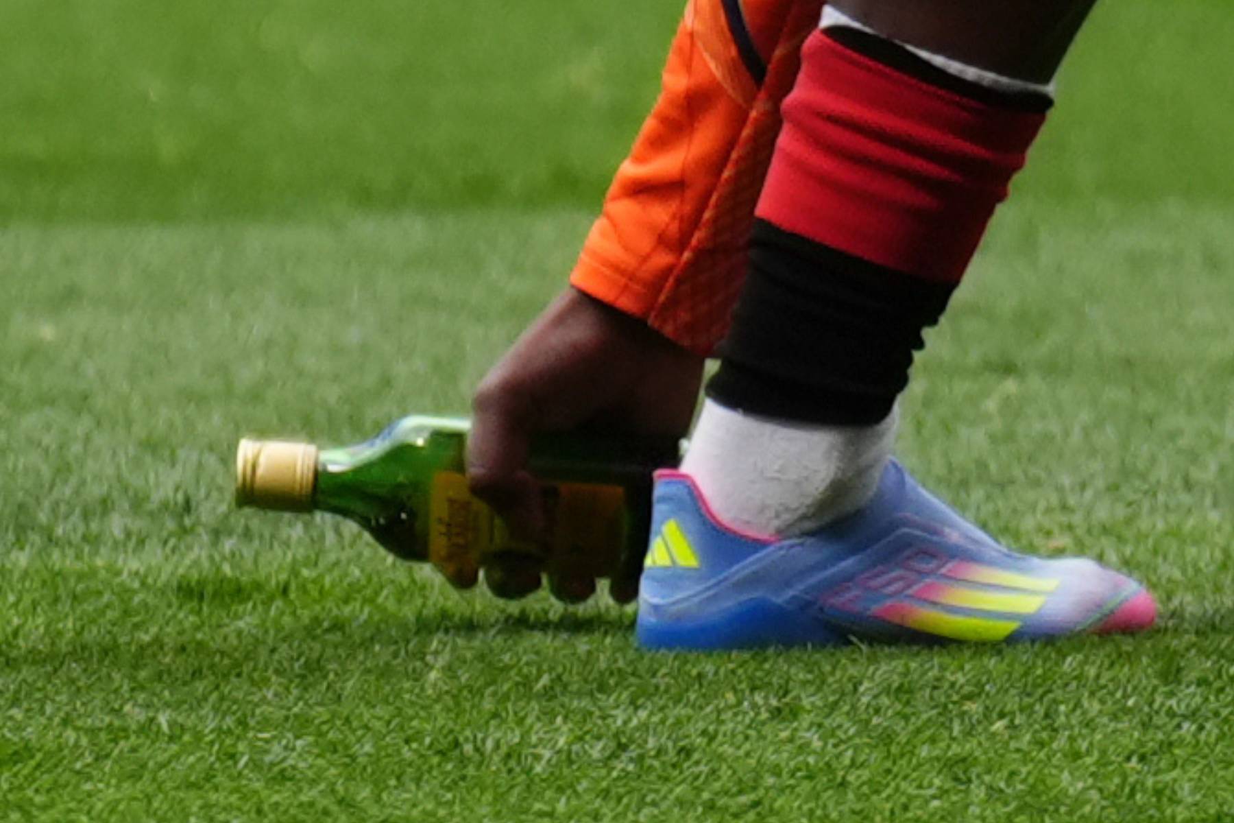 Rangers issue hardline statement after glass bottle thrown during Celtic clash