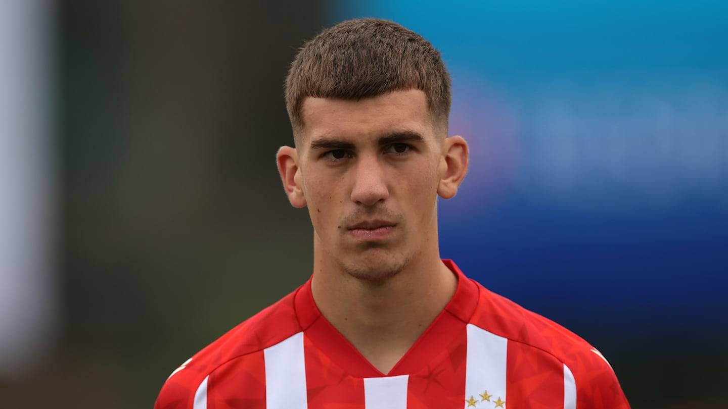 Celtic open talks to sign centre-back this summer