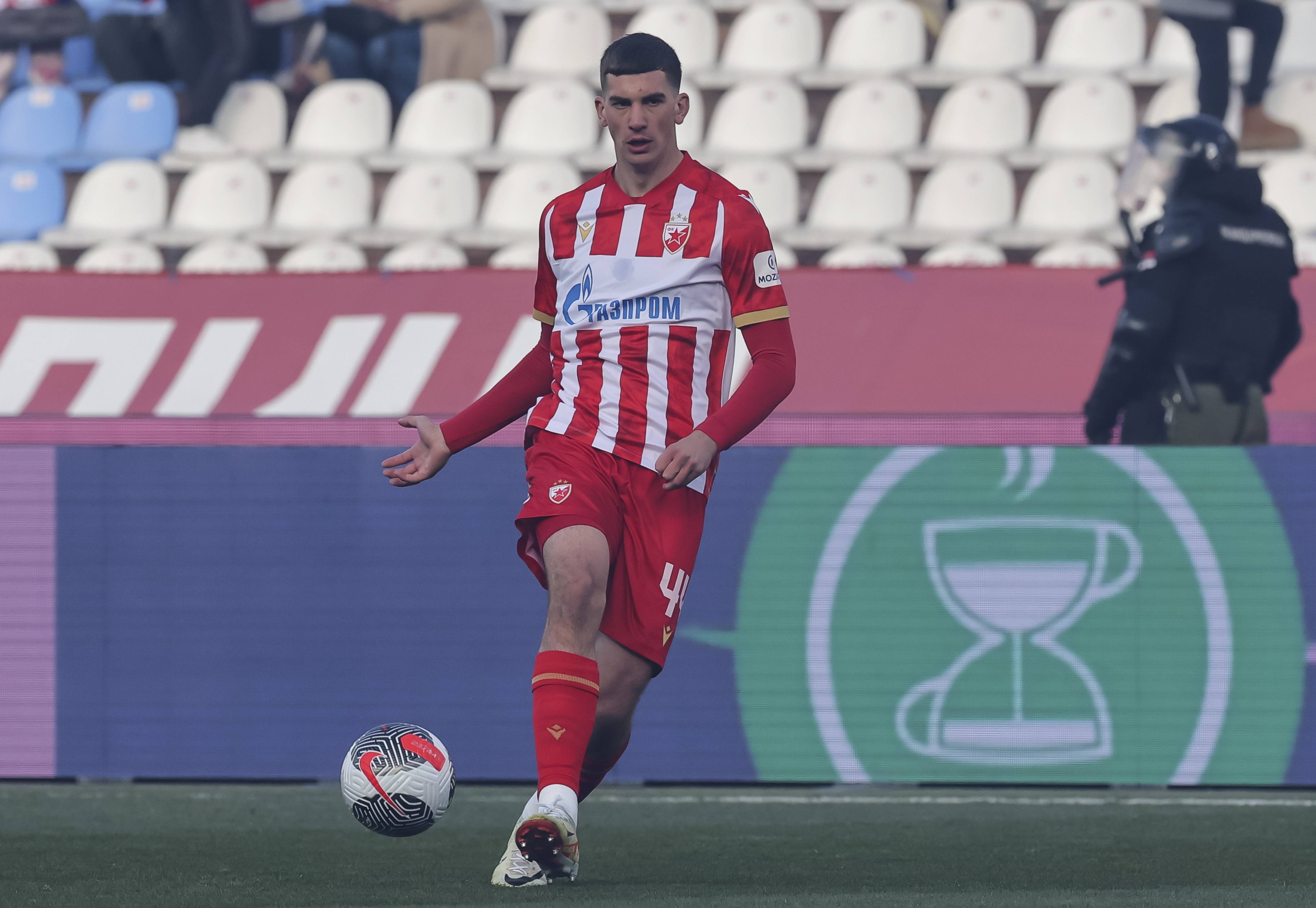 Celtic ‘very interested’ in Euro wonderkid, former Rangers + Sunderland keeper facing big future call