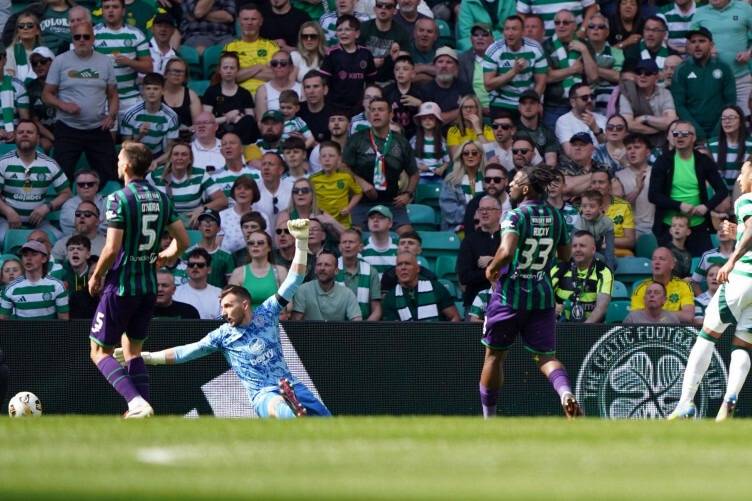 Ireland’s Adam Idah scores 19th goal of the season in Celtic win