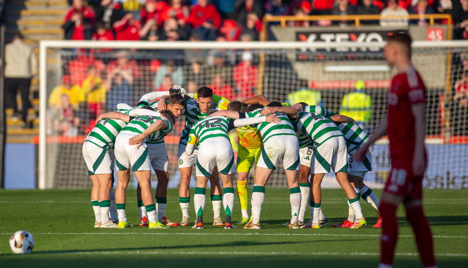 “Absolutely Phenomenal” – Chris Sutton Reacts to 5-Star Celtic