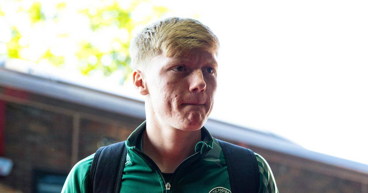 Sean McArdle leaves Celtic teammate in hysterics with something he did while signing autographs for adoring fans