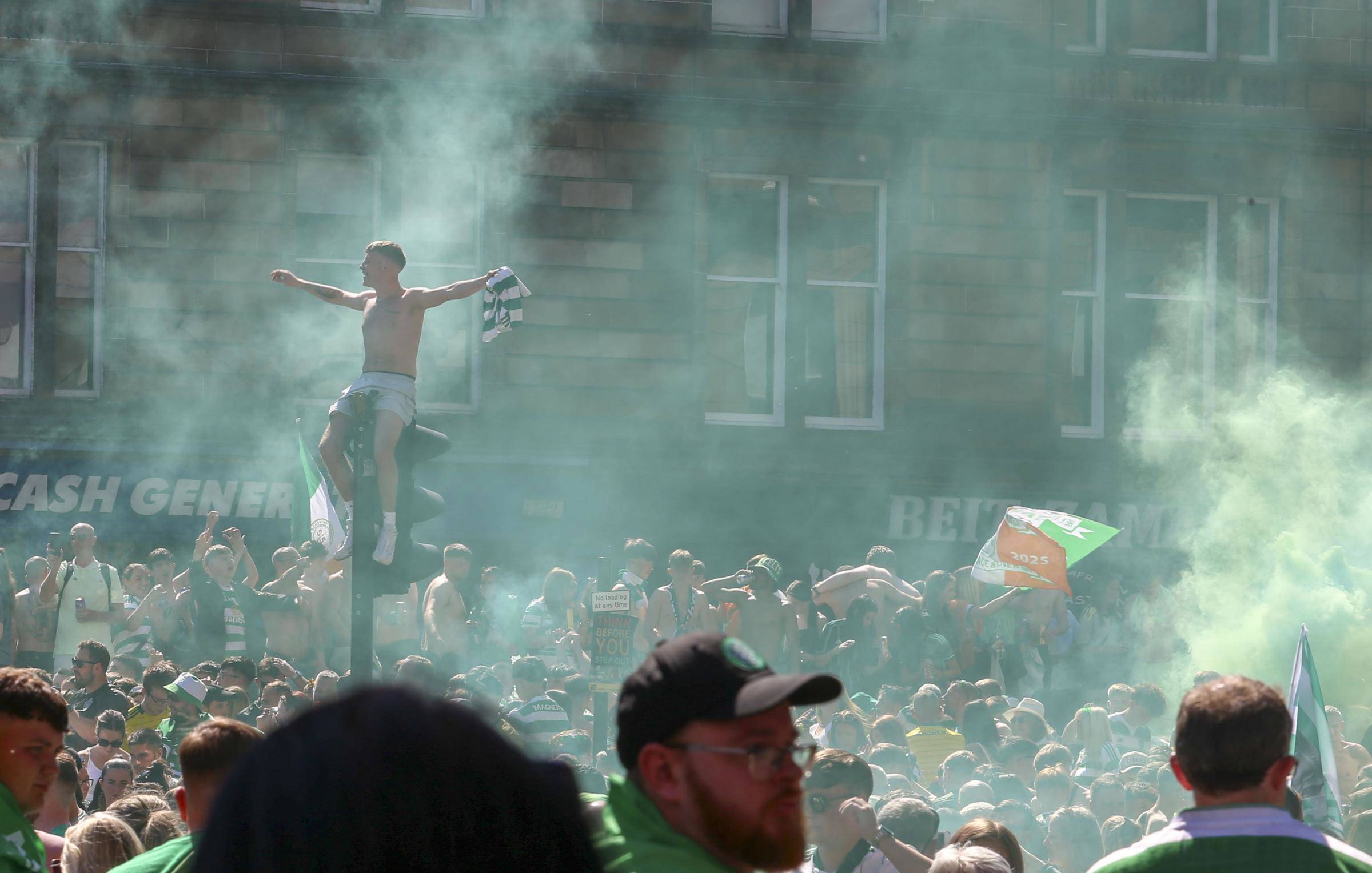 Celtic fans defy club with unsanctioned league title street party